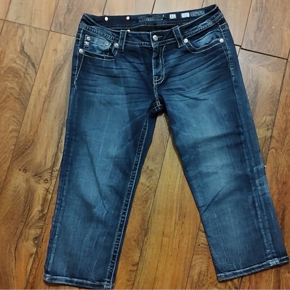 Gorgeous Miss Me Signature Capri Jeans With 21-1/2” Inseam - Picture 5 of 8